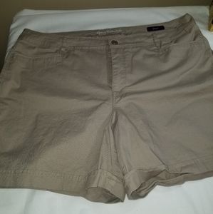 Gloria Vanderbilt shorts